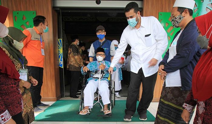 Berangkatkan 87 CJH ke Tanah Suci, Wali Kota Probolinggo: Niatkan dalam Hati untuk Beribadah Berangkatkan 87 CJH ke Tanah Suci, Wali Kota Probolinggo: Niatkan dalam Hati untuk Beribadah