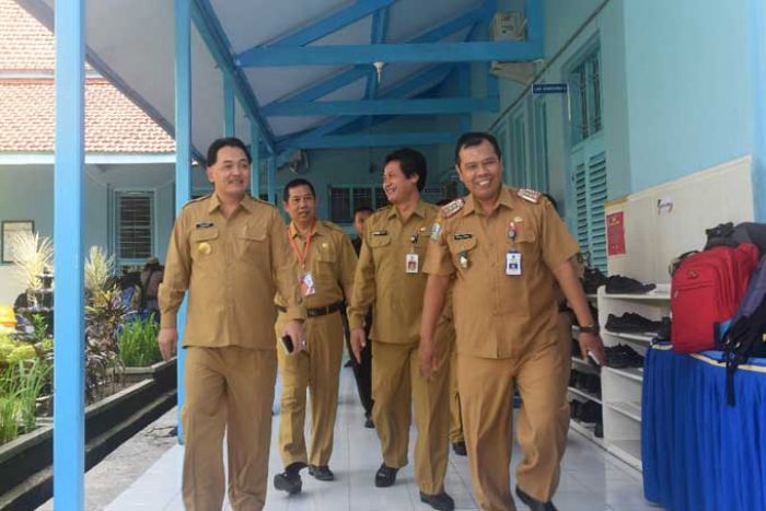 Hari Pertama UNBK, PJs Wali Kota Kediri Pastikan Kelancaran Hari Pertama UNBK, PJs Wali Kota Kediri Pastikan Kelancaran