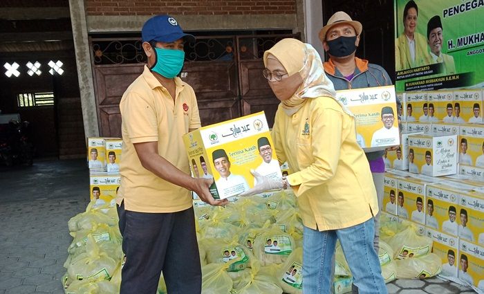 Prihatin Wilayahnya Zona Merah, Anggota DPR RI Bagikan 500 Paket Sembako