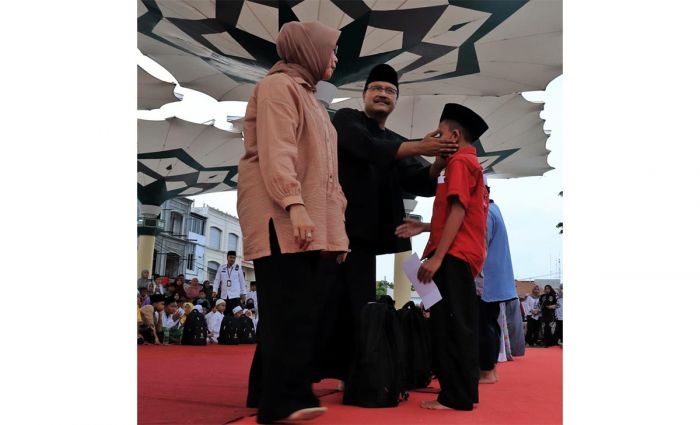 Safari Ramadhan, Gubernur Jawa Timur Bersama Wali Kota Pasuruan Santuni Anak Yatim