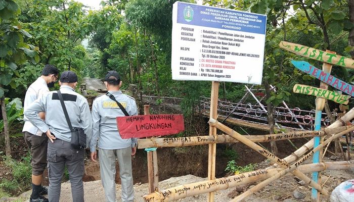 Usut Jembatan Senilai Rp 200 Juta, Kejari Ponorogo Datangkan Tim Ahli dari Malang Usut Jembatan Senilai Rp 200 Juta, Kejari Ponorogo Datangkan Tim Ahli dari Malang