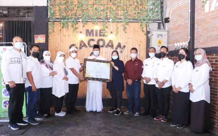 Apresiasi Wajib Pajak Teladan, Wali Kota Pasuruan Beri Penghargaan Pelaku Usaha Taat Pajak Apresiasi Wajib Pajak Teladan, Wali Kota Pasuruan Beri Penghargaan Pelaku Usaha Taat Pajak