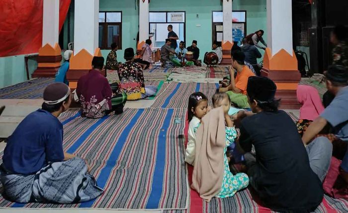 Mengenal Tradisi Ruwahan, Masyarakat Desa Gumeng Bersama Mahasiswa KKN IKHAC Gelar Doa Bersama Mengenal Tradisi Ruwahan, Masyarakat Desa Gumeng Bersama Mahasiswa KKN IKHAC Gelar Doa Bersama