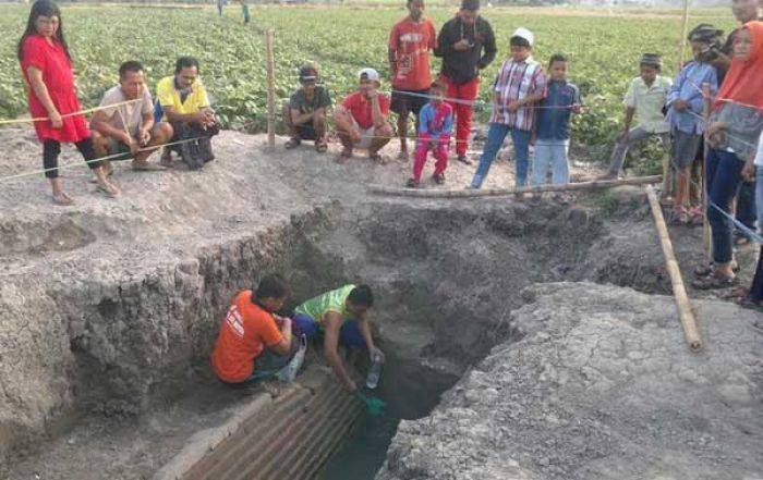 Masyarakat Datangi Penemuan Situs Candi di Sidoarjo, Yakini Airnya Berkhasiat Sembuhkan Penyakit