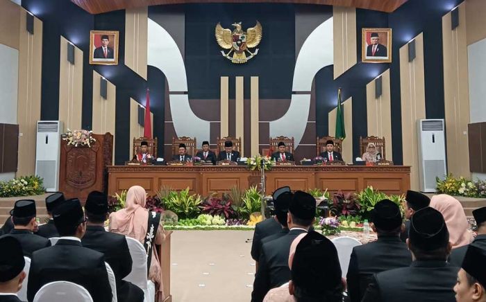 50 Anggota DPRD Kabupaten Pasuruan Terpilih Resmi Dilantik, ini Kesan Pimpinan Periode 2019-2024 50 Anggota DPRD Kabupaten Pasuruan Terpilih Resmi Dilantik, ini Kesan Pimpinan Periode 2019-2024