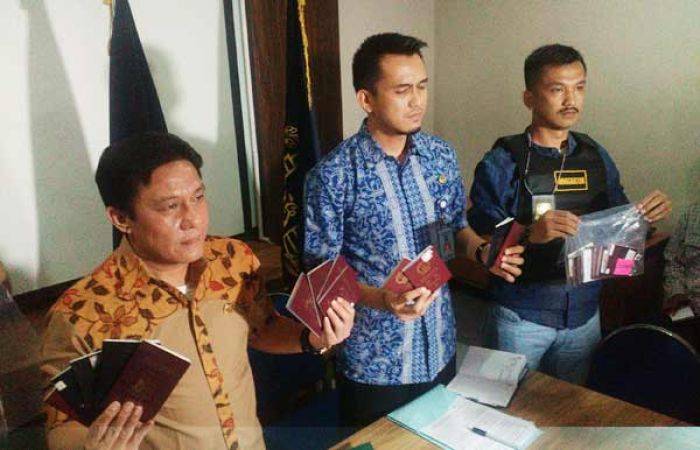 39 WNA Diamankan Imigrasi, Visa dan Paspor tak Sesuai Peruntukan 39 WNA Diamankan Imigrasi, Visa dan Paspor tak Sesuai Peruntukan