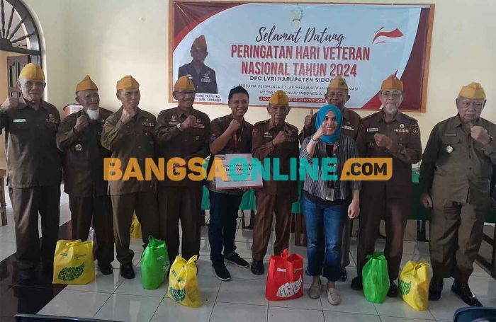 Peringati HUT ke-79 RI, Alfamart Berbagi ke Veteran di Sidoarjo Peringati HUT ke-79 RI, Alfamart Berbagi ke Veteran di Sidoarjo