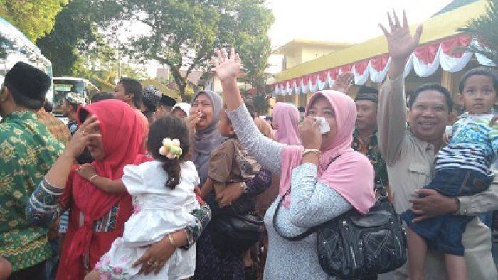 Jemaah Jombang Kloter 40 yang Sempat Tertunda karena Pesawat Rusak, Hari ini Berangkat Jemaah Jombang Kloter 40 yang Sempat Tertunda karena Pesawat Rusak, Hari ini Berangkat