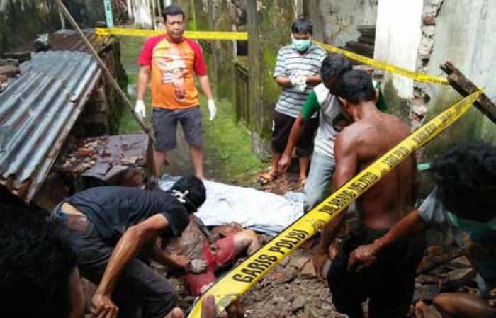 Wanita Tua Ditemukan Tewas Tertimpa Reruntuhan Tembok Gereja di Perak Jombang