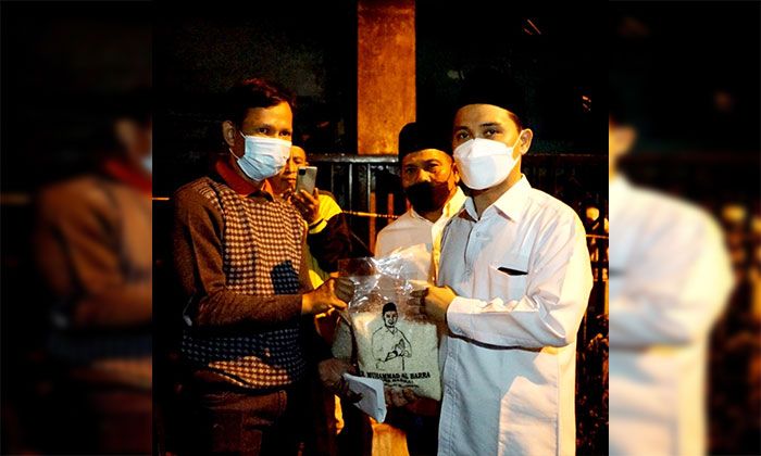 Gus Barra Beri Bantuan untuk Korban Kebakaran Gus Barra Beri Bantuan untuk Korban Kebakaran