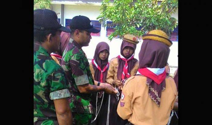 Babinsa 05/Kwanyar Latih Pramuka MA Cendana Kwanyar Babinsa 05/Kwanyar Latih Pramuka MA Cendana Kwanyar