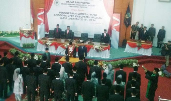 45 Anggota DPRD Pacitan Dilantik, Ronny Wahyono dan Gagarin Ditunjuk Pimpinan Dewan Sementara