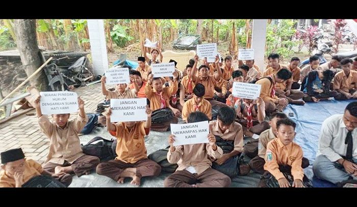 Sekolah Disegel, Siswa Madrasah Tsanawiyah dan Aliyah di Wongsorejo Banyuwangi Terlunta-lunta Sekolah Disegel, Siswa Madrasah Tsanawiyah dan Aliyah di Wongsorejo Banyuwangi Terlunta-lunta
