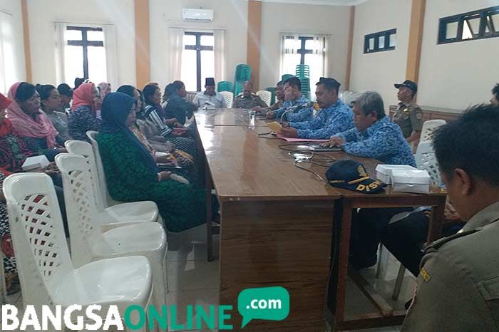 Warung Remang-remang di Terminal Bancaran Dijadikan Tempat Mangkal PSK, Satpol PP Panggil Pemilik Warung Remang-remang di Terminal Bancaran Dijadikan Tempat Mangkal PSK, Satpol PP Panggil Pemilik