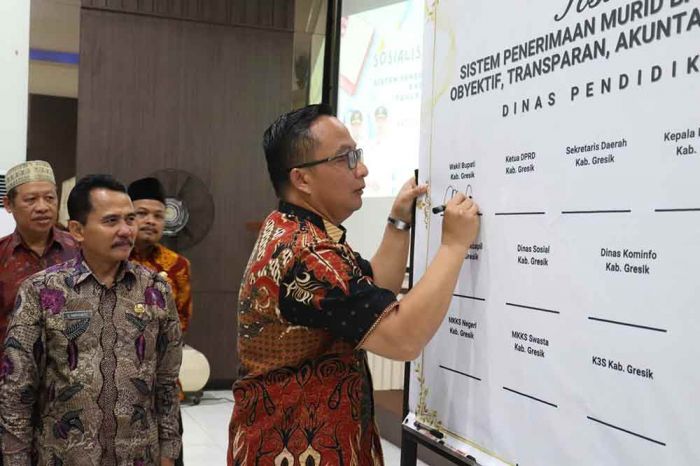 Plt Bupati Gresik Bersama Kepala Sekolah Deklarasi Larangan Pungli Penerimaan Murid Baru