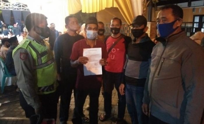 Nekat Gelar Hiburan Elektone, Hajatan Warga Porong Dibubarkan Petugas Gabungan Nekat Gelar Hiburan Elektone, Hajatan Warga Porong Dibubarkan Petugas Gabungan
