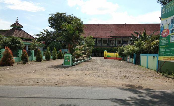 Bangun Taman dan Akses Masuk, Stikes Nganjuk Diduga Serobot Lahan Pemkab Bangun Taman dan Akses Masuk, Stikes Nganjuk Diduga Serobot Lahan Pemkab