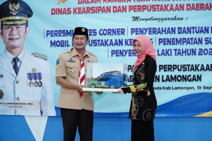 Resmikan YES Corner Perpusda Lamongan, Bupati Yuhronur Sumbang Ratusan Buku Pribadinya Resmikan YES Corner Perpusda Lamongan, Bupati Yuhronur Sumbang Ratusan Buku Pribadinya