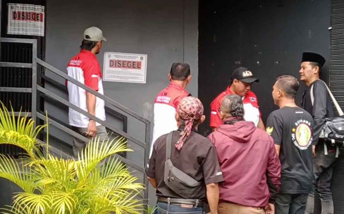 Pascapenyegelan, Pengelola Karaoke 88 Laporkan Pemkot Probolinggo ke Polda Jatim Pascapenyegelan, Pengelola Karaoke 88 Laporkan Pemkot Probolinggo ke Polda Jatim