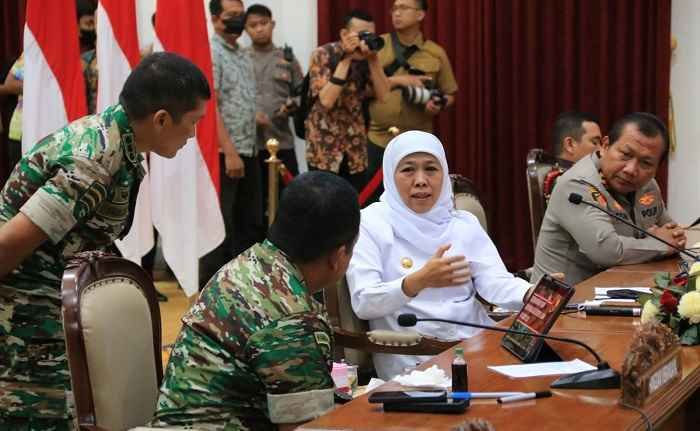 Puncak Peringatan Satu Abad NU, Khofifah Minta Diawali dan Diakhiri dengan Sholawat Puncak Peringatan Satu Abad NU, Khofifah Minta Diawali dan Diakhiri dengan Sholawat