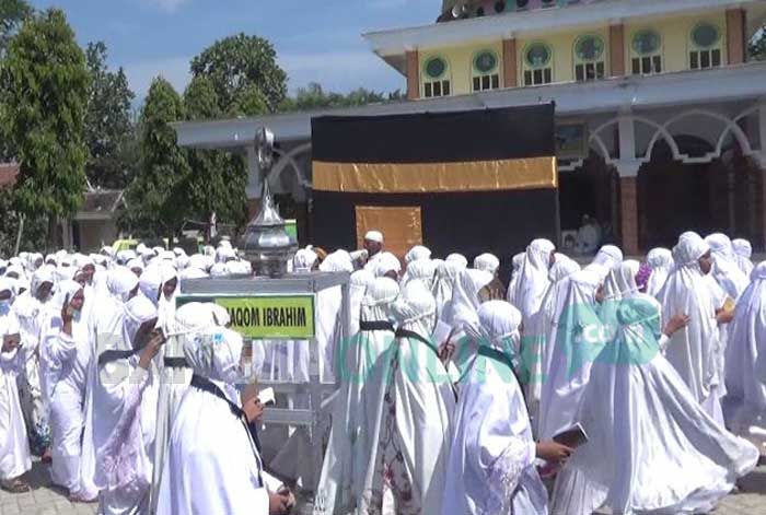 Ratusan Siswa MTs Bahrul Ulum Genukwatu Jombang Ikuti Manasik Haji