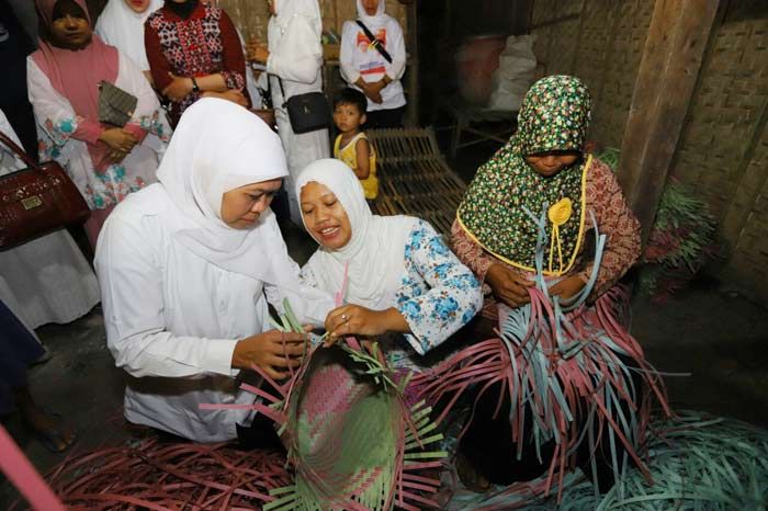 Prioritaskan Akses Modal Pelaku UKM, Khofifah: Produk Rumahan Harus Naik Kelas Prioritaskan Akses Modal Pelaku UKM, Khofifah: Produk Rumahan Harus Naik Kelas