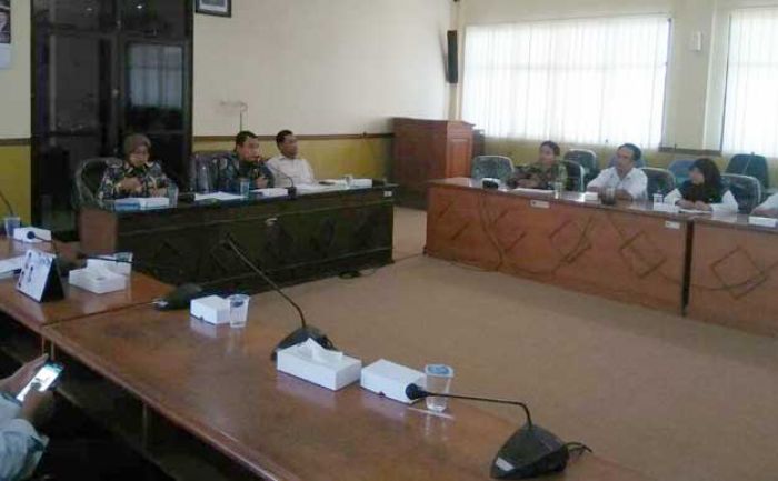 Honor Minim, GTT/PTT SMPN se-Sidoarjo Tuntut Uang Transport ke Pemkab Honor Minim, GTT/PTT SMPN se-Sidoarjo Tuntut Uang Transport ke Pemkab