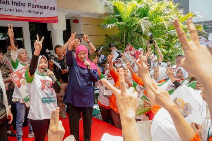 Direksi dan Karyawan Sekar Laut Sidoarjo Kompak Dukung Khofifah, Disebut Cagub Paling Ngayomi Direksi dan Karyawan Sekar Laut Sidoarjo Kompak Dukung Khofifah, Disebut Cagub Paling Ngayomi