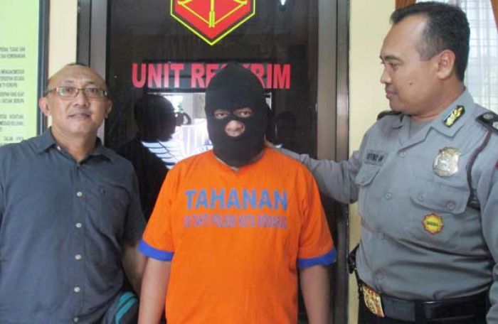 Kepergok Pemilik, Pencuri Love Bird di Perum Bluru Permai Diamankan Kepergok Pemilik, Pencuri Love Bird di Perum Bluru Permai Diamankan