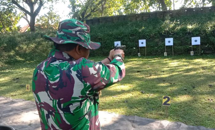 Tingkatkan Kemampuan Anggota, Kodim 0826/Pamekasan Rutin Gelar Latihan Menembak