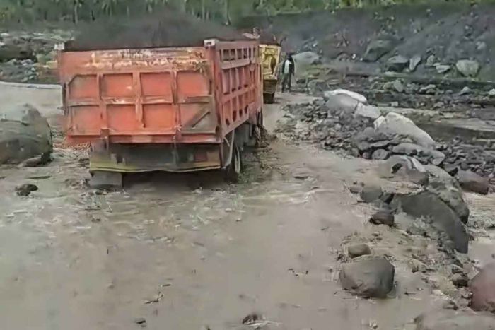 Banjir Lahar Gunung Semeru Satu Dusun Terisolasi di Lumajang Banjir Lahar Gunung Semeru Satu Dusun Terisolasi di Lumajang