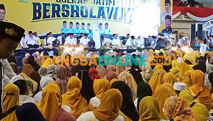 Ribuan Masyarakat Gresik Bersholawat dengan Golkar Jatim Ribuan Masyarakat Gresik Bersholawat dengan Golkar Jatim