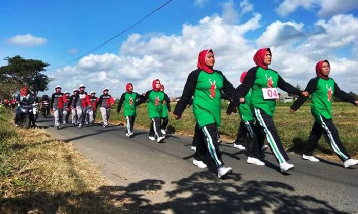 Sambut HUT RI, Kelurahan Kertosari Banyuwangi Gelar Gerak Jalan Emak-emak