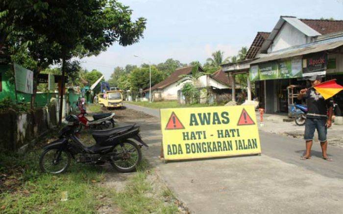 Jelang Musim Mudik, Dinas PU Bina Marga Blitar Kebut Perbaikan Jalan Jelang Musim Mudik, Dinas PU Bina Marga Blitar Kebut Perbaikan Jalan