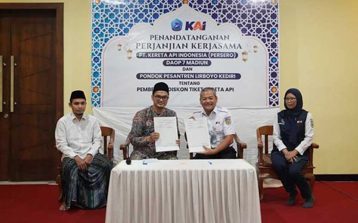 MoU, Daop 7 Madiun Beri Diskon 10 Persen Tiket KA untuk Santri dan Pengurus Pesantren Lirboyo MoU, Daop 7 Madiun Beri Diskon 10 Persen Tiket KA untuk Santri dan Pengurus Pesantren Lirboyo