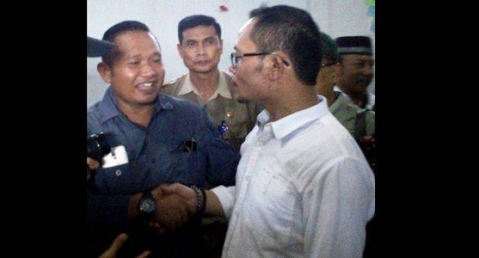 Menaker Imbau Lembaga Asuransi Permudah Klaim Korban AirAsia Menaker Imbau Lembaga Asuransi Permudah Klaim Korban AirAsia