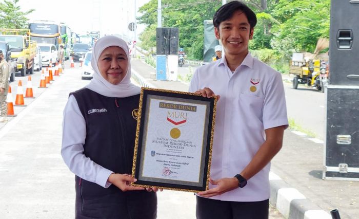 Bentangan Bendera Merah Putih di atas Jembatan Suramadu Raih Rekor Muri, Khofifah: Bangun Heroisme