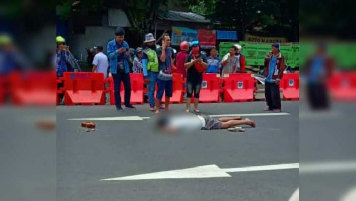 Gubernur Beri Santunan Bonek yang Tewas Lakalantas Gubernur Beri Santunan Bonek yang Tewas Lakalantas