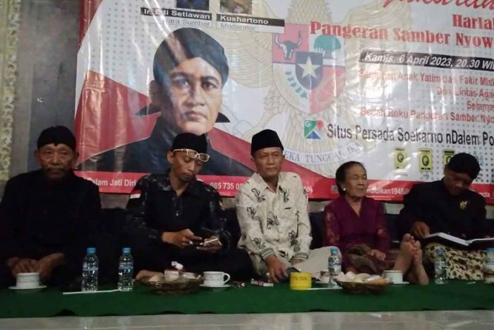 Bedah Buku Pangeran Samber Nyowo, Penulis Sebut Berbeda dari Sumber Sebelumnya Bedah Buku Pangeran Samber Nyowo, Penulis Sebut Berbeda dari Sumber Sebelumnya
