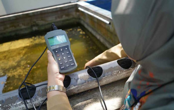 Permudah Layanan Tes Kualitas Air, Bupati Kediri Sediakan Si Moli Cekat Bagi Pembudi Daya Ikan Permudah Layanan Tes Kualitas Air, Bupati Kediri Sediakan Si Moli Cekat Bagi Pembudi Daya Ikan