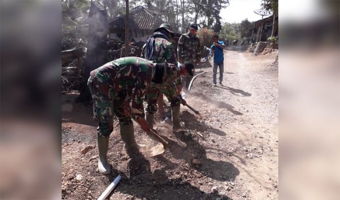 Lindungi Diri dari Debu Saat Bekerja, Satgas TMMD 106 Gunakan Masker Lindungi Diri dari Debu Saat Bekerja, Satgas TMMD 106 Gunakan Masker