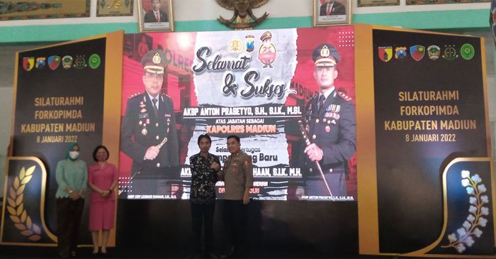 Sertijab Kapolres Madiun, AKBP Jury Leonard Siahaan Digantikan AKBP Anton Prasetyo Sertijab Kapolres Madiun, AKBP Jury Leonard Siahaan Digantikan AKBP Anton Prasetyo