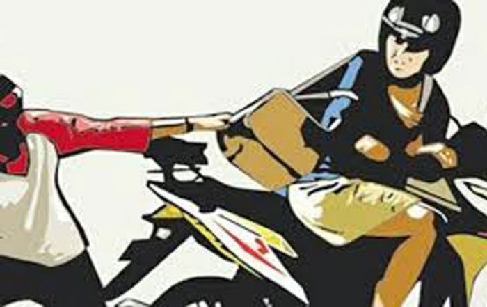 Aksi Jambret di Sidoarjo Gagal: Korban Terjatuh, Tas Gagal Dirampas Aksi Jambret di Sidoarjo Gagal: Korban Terjatuh, Tas Gagal Dirampas