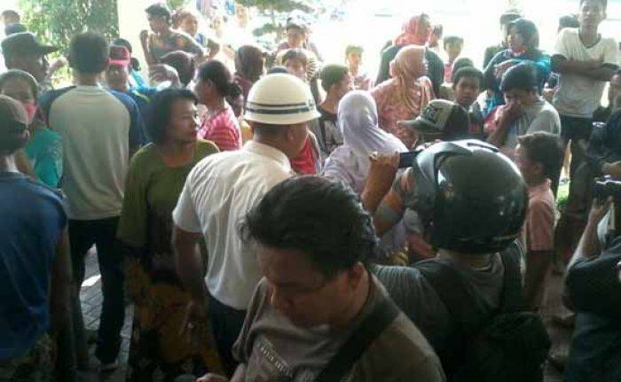 Keluhkan Limbah dan Getaran Mesin, Puluhan Warga di Probolinggo Lurug PT KTI Keluhkan Limbah dan Getaran Mesin, Puluhan Warga di Probolinggo Lurug PT KTI
