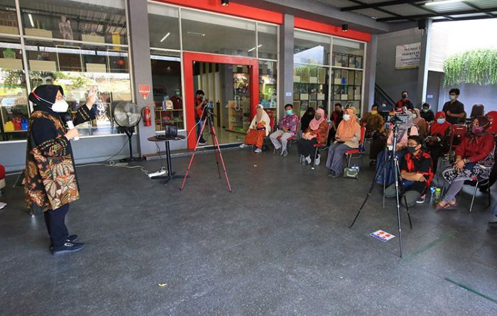 Pegang Peran Penting, Wali Kota Risma Ajak Bunda PAUD Ciptakan Anak-anak Tangguh Demi Bangsa Pegang Peran Penting, Wali Kota Risma Ajak Bunda PAUD Ciptakan Anak-anak Tangguh Demi Bangsa