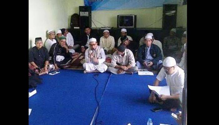 Komunitas Poligami Minta Ijin Berpoligami Dipermudah Komunitas Poligami Minta Ijin Berpoligami Dipermudah