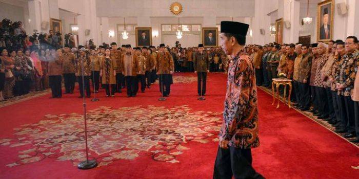 Baru Tiga Bulan Popularitas Jokowi Rontok, Rizal Ramli: Menteri Tedjo KW3 Baru Tiga Bulan Popularitas Jokowi Rontok, Rizal Ramli: Menteri Tedjo KW3