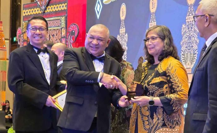 Pj Wali Kota Kediri Raih Top Hospitality Leader in Government and Public Policy dari ITTA Foundation Pj Wali Kota Kediri Raih Top Hospitality Leader in Government and Public Policy dari ITTA Foundation