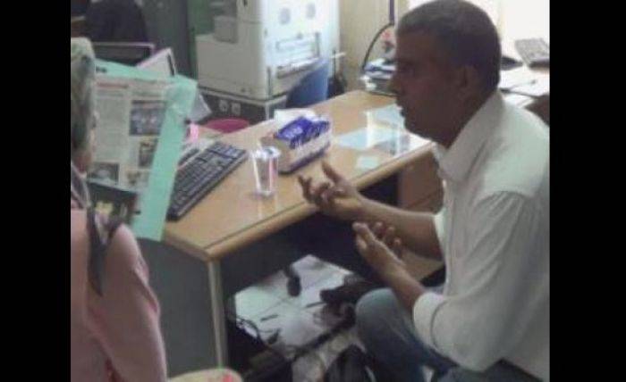 Kepergok Jualan Akik, Warga India di Sidoarjo Diamankan Petugas Imigrasi Kepergok Jualan Akik, Warga India di Sidoarjo Diamankan Petugas Imigrasi