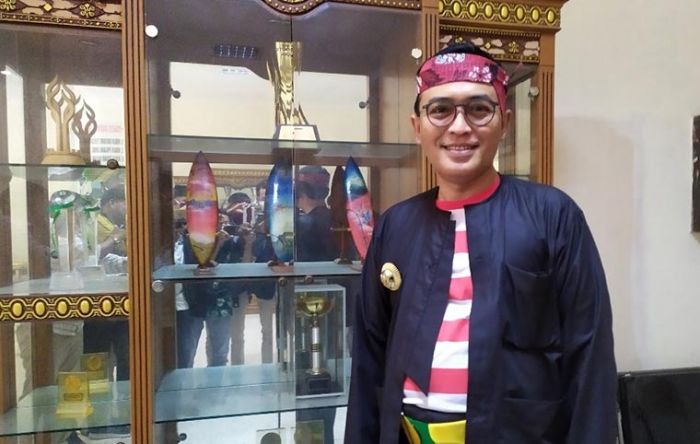 Baju Adat Madura, Batik Tulis Pamekasan, dan Baju Koko Jadi Seragam Dinas Pegawai Pemkab Pamekasan Baju Adat Madura, Batik Tulis Pamekasan, dan Baju Koko Jadi Seragam Dinas Pegawai Pemkab Pamekasan